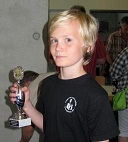 Moritz Hurm mit Pokal